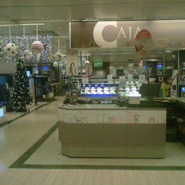 Photo taken at El Corte Inglés by Max Videus G. on 12/30/2013