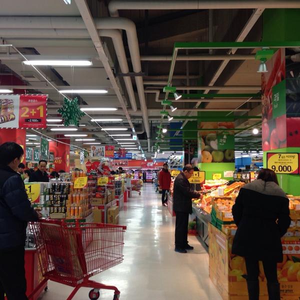 Photo taken at 홈플러스 (Home plus) by 김 개. on 12/15/2013-首尔市城北区花郞路76号(月谷店) Photo taken at 홈플러스 (Home plus) by 김 개. on 12/15/2013