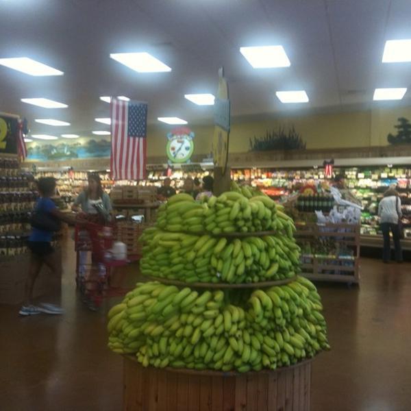 Photo taken at Trader Joe's by MarinVacation.com R. on 6/27/2011-加利福尼亚州红木路2052号 Photo taken at Trader Joe's by MarinVacation.com R. on 6/27/2011