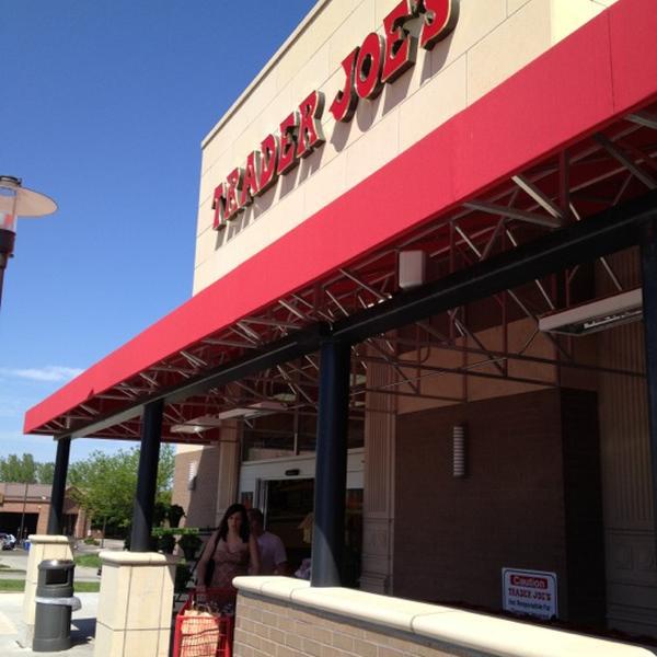 Photo taken at Trader Joe's by Stacy L. on 4/2/2012-堪萨斯州利伍德第119街4201(在罗伊大道) Photo taken at Trader Joe's by Stacy L. on 4/2/2012