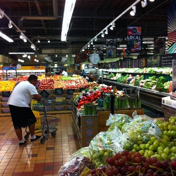 Photo taken at Whole Foods Market by Jed C. on 8/9/2011-加利福尼亚州托伦斯太平洋海岸高速公路(克伦肖大道)2655 Photo taken at Whole Foods Market by Jed C. on 8/9/2011