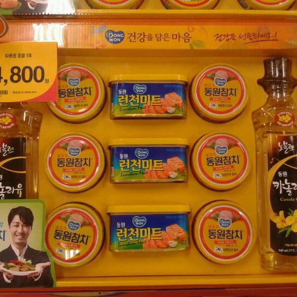 Photo taken at 홈플러스 (Home plus) by Matt K. on 9/6/2011