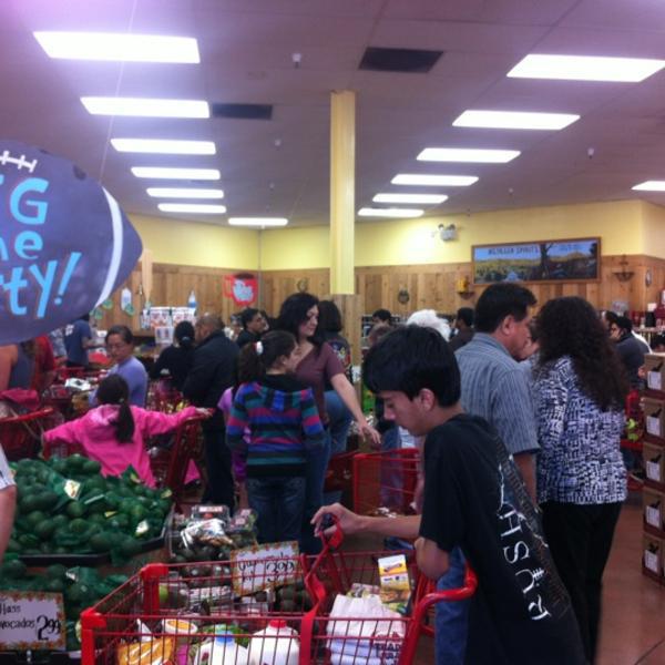 Photo taken at Trader Joe's by Nisha on 2/4/2012-美国加利福尼亚州费利蒙淘金路39324 Photo taken at Trader Joe's by Nisha on 2/4/2012