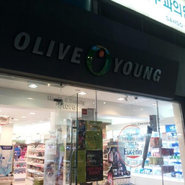 Photo taken at 올리브영 (OLIVE YOUNG) by Yongseok G. on 10/18/2012-首尔江南区狎鸥亭50号 OliveYoung美妆店 Photo taken at 올리브영 (OLIVE YOUNG) by Yongseok G. on 10/18/2012