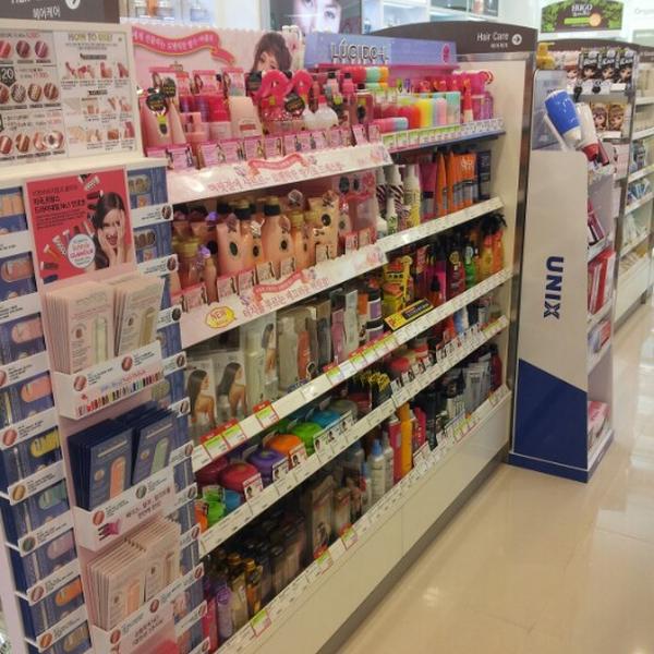 Photo taken at 올리브영 (OLIVE YOUNG) by Yongseok G. on 11/19/2012-首尔江南区狎鸥亭50号 OliveYoung美妆店 Photo taken at 올리브영 (OLIVE YOUNG) by Yongseok G. on 11/19/2012