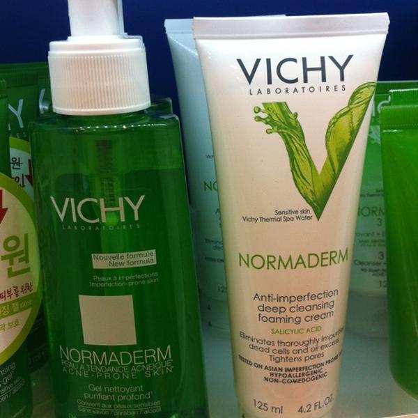 Photo taken at 올리브영 (OLIVE YOUNG) by Trifectainvest on 9/15/2012-首尔江南区狎鸥亭50号 OliveYoung美妆店 Photo taken at 올리브영 (OLIVE YOUNG) by Trifectainvest on 9/15/2012