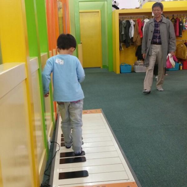 Photo taken at 홈플러스 (Home plus) by Seungwon L. on 10/25/2014