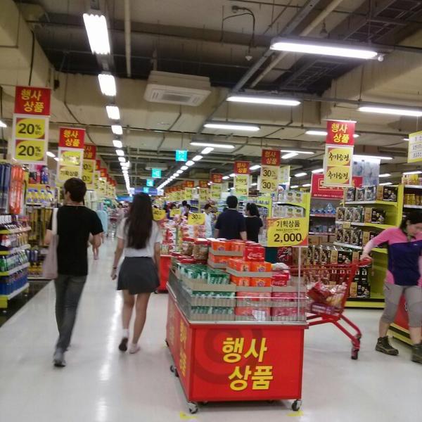 Photo taken at 홈플러스 (Home plus) by Wooyoung P. on 8/3/2013-京畿道城南市盆唐区925号 Photo taken at 홈플러스 (Home plus) by Wooyoung P. on 8/3/2013