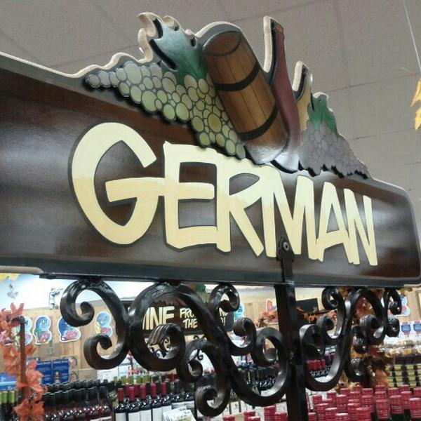 Photo taken at Trader Joe's by Marc V. on 10/26/2012-亚利桑那州凤凰城钱德勒大道4025 Photo taken at Trader Joe's by Marc V. on 10/26/2012