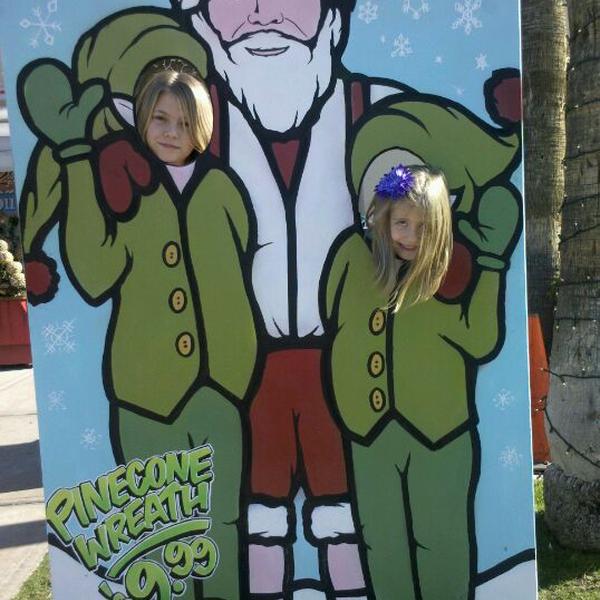 Photo taken at Trader Joe's by tiffia e. on 12/4/2011-亚利桑那州凤凰城钱德勒大道4025 Photo taken at Trader Joe's by tiffia e. on 12/4/2011