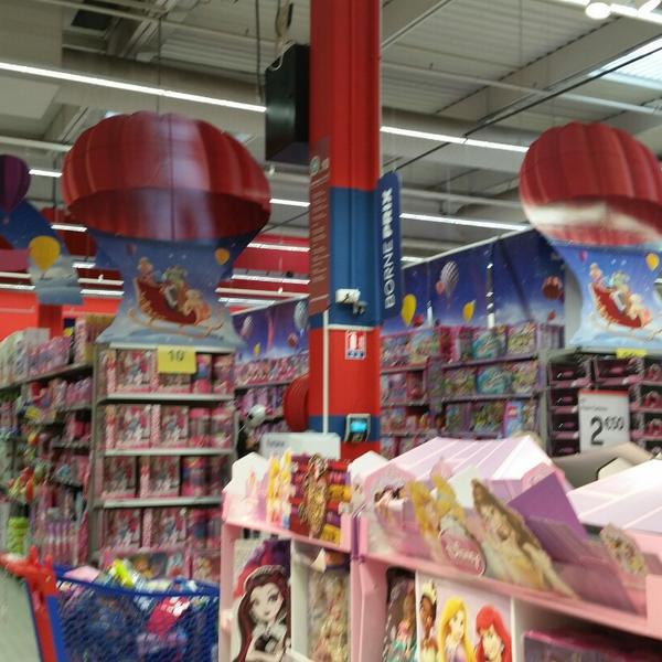 Photo taken at Carrefour Trifontaine by Longboard34 D. on 11/18/2014-法国朗格多克鲁西永圣克莱芒德里维埃冈义路 Photo taken at Carrefour Trifontaine by Longboard34 D. on 11/18/2014