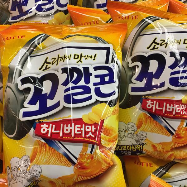 Photo taken at 이마트 (e-mart) by JINUSTAR™ on 3/29/2015