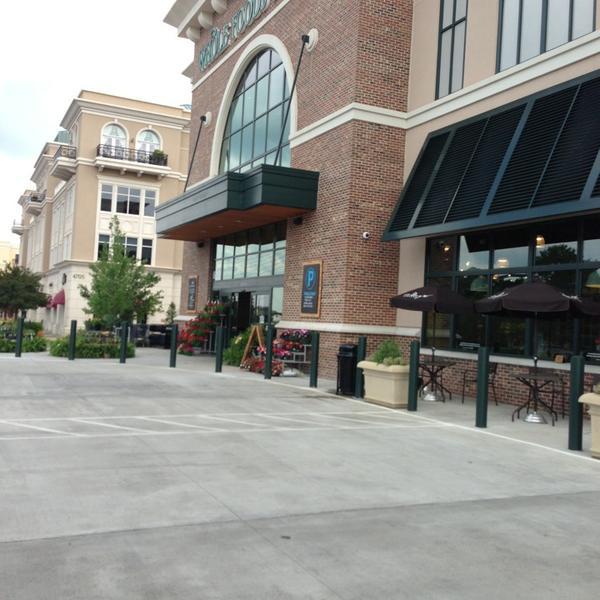 Photo taken at Whole Foods Market by Pauline R. on 5/20/2013-北卡罗来纳州夏洛特费尔维尤路(沙龙路)6610 Photo taken at Whole Foods Market by Pauline R. on 5/20/2013