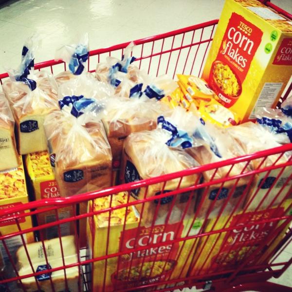 Photo taken at 홈플러스 (Home Plus) by J.C on 7/23/2013-京畿道水原市灵通区1576 Photo taken at 홈플러스 (Home Plus) by J.C on 7/23/2013