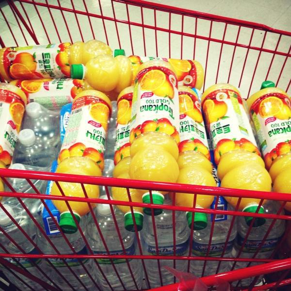 Photo taken at 홈플러스 (Home Plus) by J.C on 7/23/2013-京畿道水原市灵通区1576 Photo taken at 홈플러스 (Home Plus) by J.C on 7/23/2013