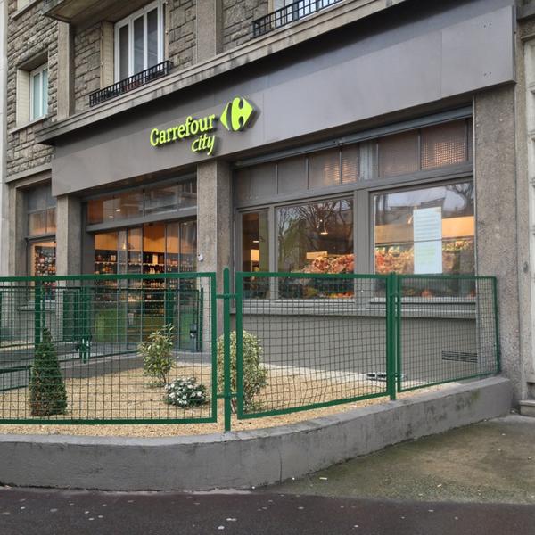 Photo taken at Carrefour by Sung Am Y. on 3/11/2013