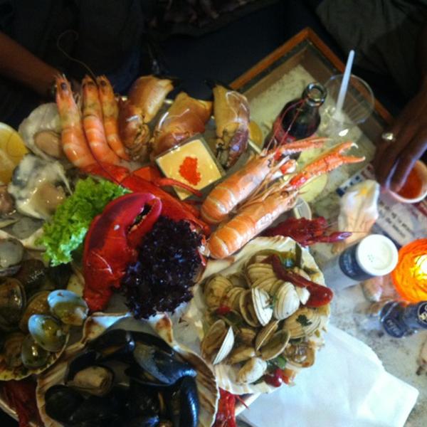 Photo taken at Simonis aan de Haven by NotLag F. on 8/31/2012-荷兰南荷兰省斯赫弗宁恩鱼拍卖路20 Photo taken at Simonis aan de Haven by NotLag F. on 8/31/2012