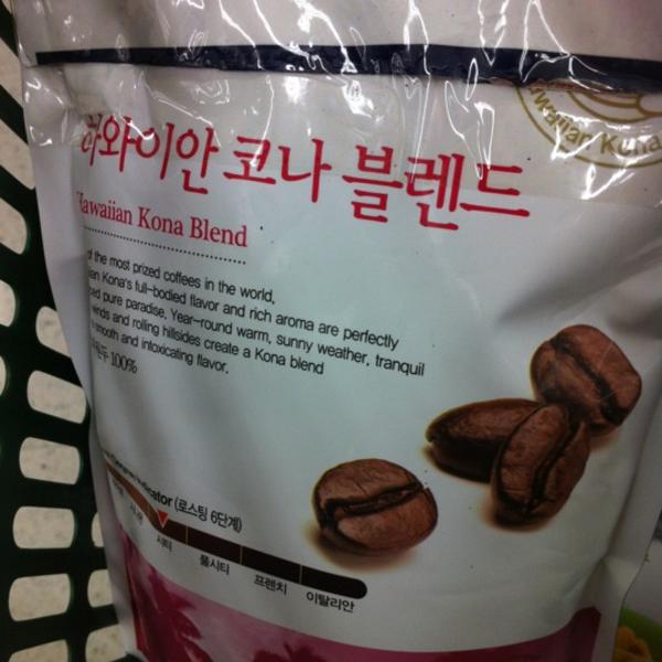 Photo taken at 이마트 (emart) by Kihoon J. on 2/18/2012