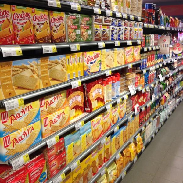 Photo taken at Proxy Delhaize by Tanguy V. on 12/26/2012