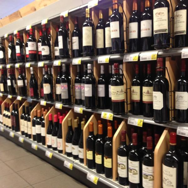 Photo taken at Proxy Delhaize by Tanguy V. on 12/26/2012