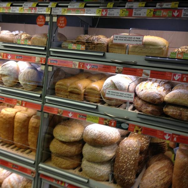 Photo taken at Proxy Delhaize by Tanguy V. on 12/24/2012