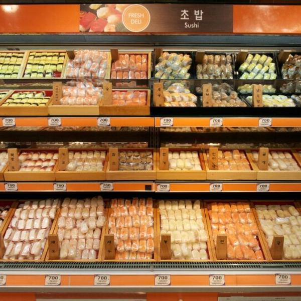 Photo taken at 홈플러스 (Home plus) by YK 4inR on 1/27/2013