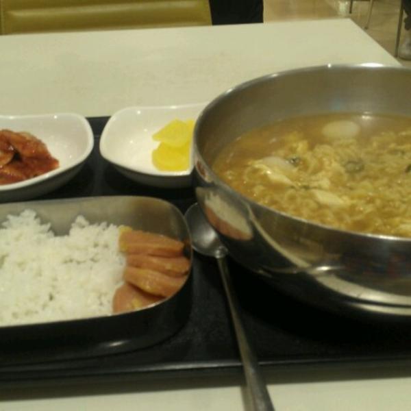 Photo taken at 롯데마트 (LOTTE Mart) by daesung h. on 7/12/2012