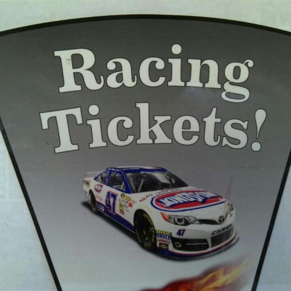 Photo taken at Shoppers Food Warehouse by KC Masterpiece F. on 8/21/2013-加拿大弗吉尼亚州邓弗里斯福耳图那中心4174 Photo taken at Shoppers Food Warehouse by KC Masterpiece F. on 8/21/2013