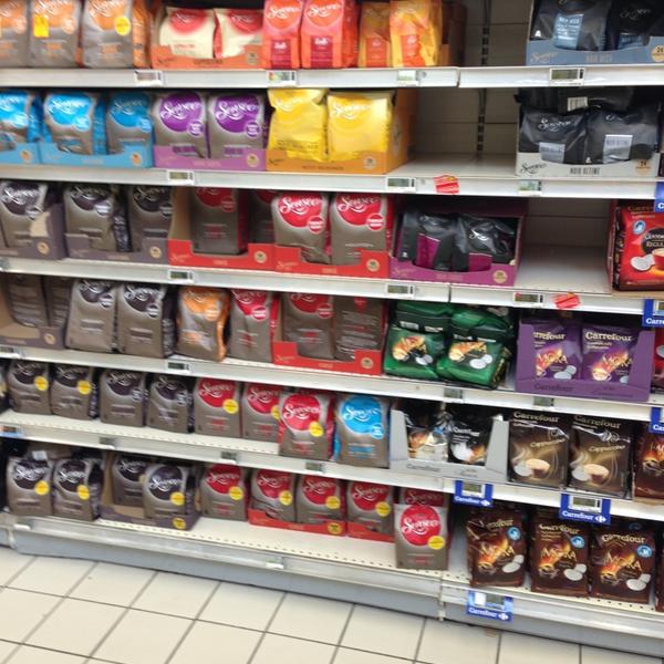 Photo taken at Carrefour by Hans'L C. on 9/5/2013