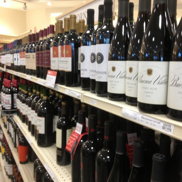 Photo taken at LCBO by Alan W. on 1/8/2013-加拿大安大略省贵湖石路斯科茨代尔路615 Photo taken at LCBO by Alan W. on 1/8/2013