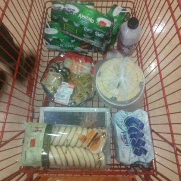Photo taken at 롯데마트 (LOTTE Mart) by Sora K. on 1/20/2013