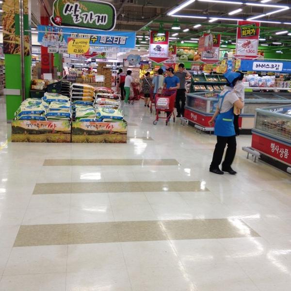 Photo taken at 홈플러스 (Home plus) by 윤성주 on 8/14/2012-全罗南道光阳市中区1811 Photo taken at 홈플러스 (Home plus) by 윤성주 on 8/14/2012