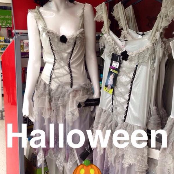 Photo taken at ASDA by Khalid A. on 10/2/2014-英国伦敦四十小巷 Photo taken at ASDA by Khalid A. on 10/2/2014