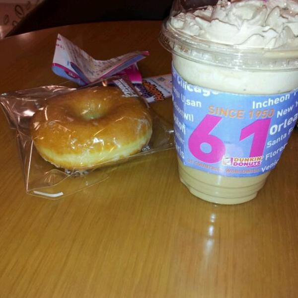 Photo taken at 롯데마트 (LOTTE Mart) by Kim S. on 10/10/2011