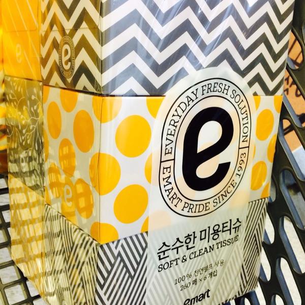 Photo taken at 이마트 (e-mart) by So E. B. on 10/16/2014-庆尚北道浦项市10易买得超市 Photo taken at 이마트 (e-mart) by So E. B. on 10/16/2014