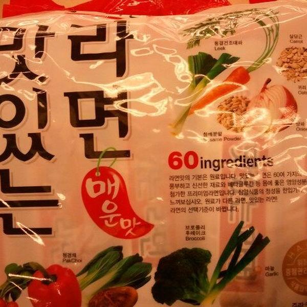 Photo taken at 롯데마트 (Lotte Mart) by SUNIN K. on 1/29/2012