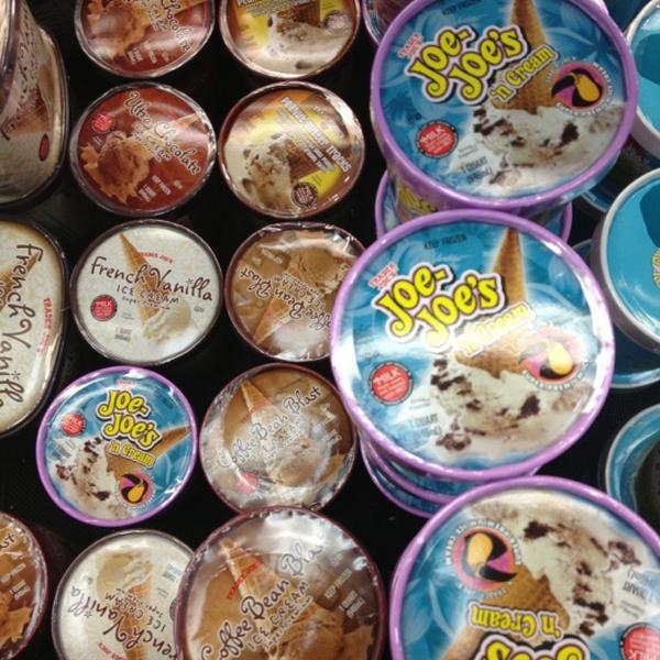 Photo taken at Trader Joe's by Matt M. on 10/14/2012-伊利诺州芝加哥市安大略湖路44号 Photo taken at Trader Joe's by Matt M. on 10/14/2012