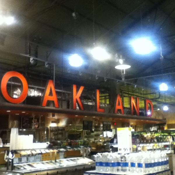 Photo taken at Whole Foods Market by TśuñAMï M. on 3/10/2012-美国加利福尼亚州奥克兰海湾广场230 Photo taken at Whole Foods Market by TśuñAMï M. on 3/10/2012