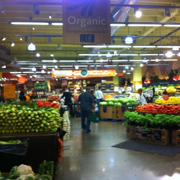 Photo taken at Whole Foods Market by Toby C. on 7/27/2012-美国加利福尼亚州奥克兰海湾广场230 Photo taken at Whole Foods Market by Toby C. on 7/27/2012