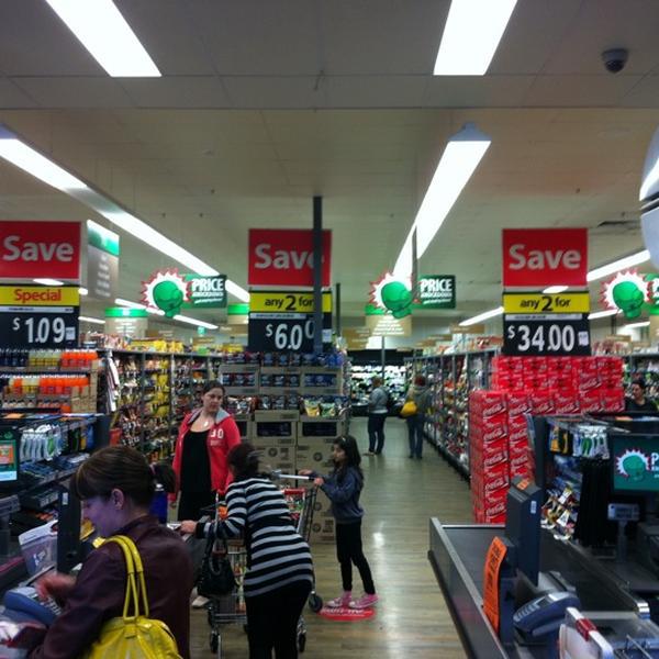 Photo taken at Woolworths by Steven P. on 6/19/2011-澳大利亚维多利亚州墨尔本普雷斯顿穆雷路334 Photo taken at Woolworths by Steven P. on 6/19/2011