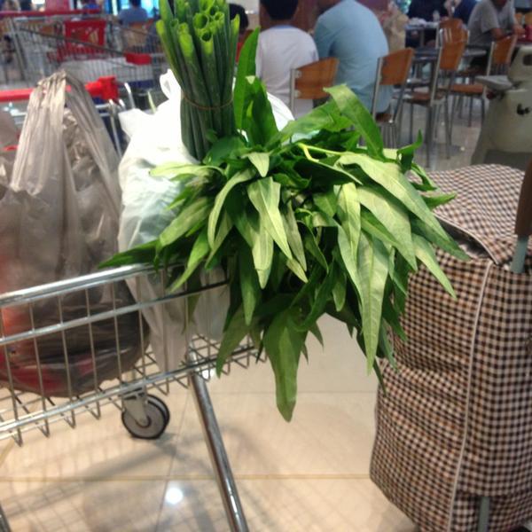 Photo taken at Coles by Nam K. on 1/28/2013-澳大利亚昆士兰州图旺村 Photo taken at Coles by Nam K. on 1/28/2013