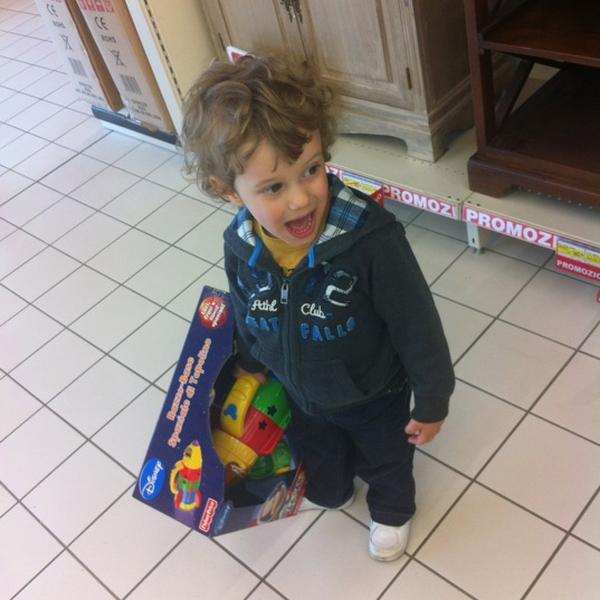 Photo taken at Bennet Sedriano Shopping Center by Astro G. on 3/24/2012-意大利伦巴第塞德里亚诺上谷河道11号 Photo taken at Bennet Sedriano Shopping Center by Astro G. on 3/24/2012