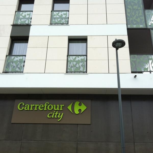 Photo taken at Carrefour by Marie K. on 3/31/2012-法国卢瓦尔埃卢维尔漫步广场14号 Photo taken at Carrefour by Marie K. on 3/31/2012