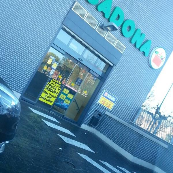 Photo taken at Mercadona, Los Santos Pilarica by Vidal I. on 1/25/2014