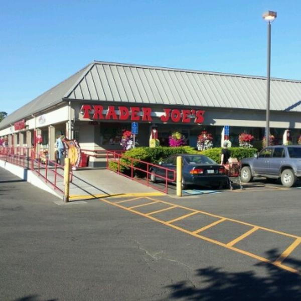 Trader Joe's乔氏连锁波特兰店 奥勒冈奥斯威戈湖 罗子程15391（在阿莉莎台）