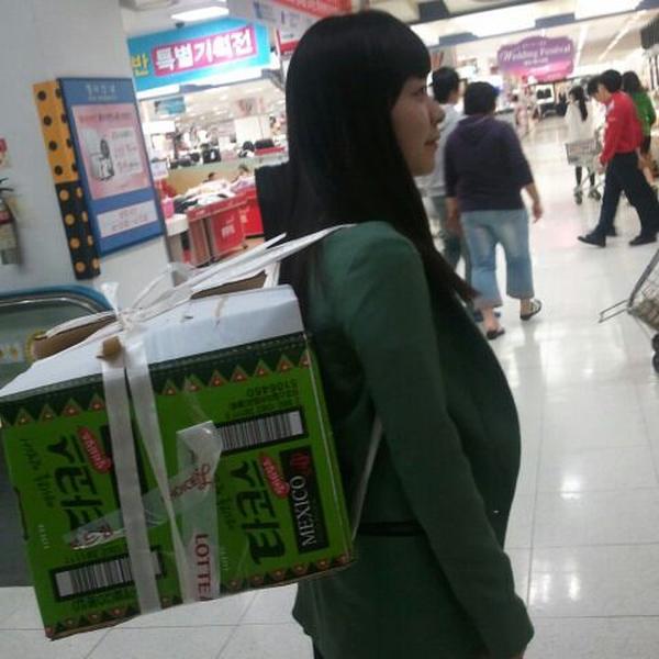 Photo taken at 롯데마트 (LOTTE Mart) by YunSeo K. on 10/2/2011