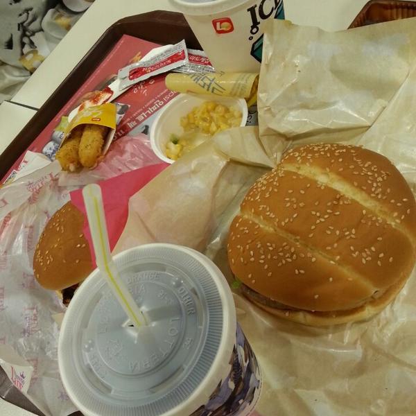 Photo taken at 롯데마트 (LOTTE Mart) by Alexandra N. on 8/9/2013