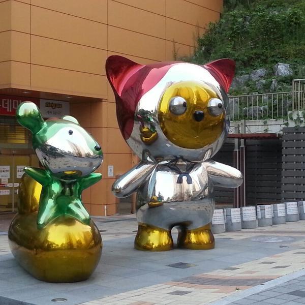 Photo taken at 롯데마트 (LOTTE Mart) by Alexandra N. on 8/9/2013