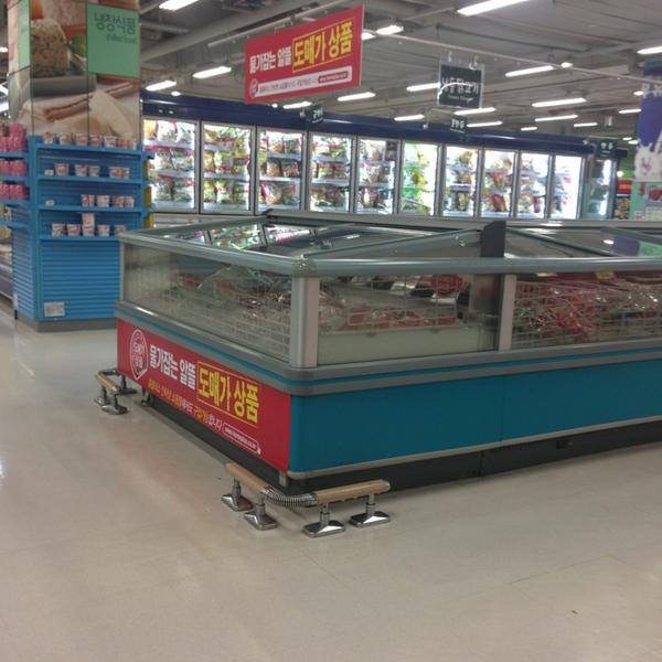 Photo taken at 홈플러스 (Home plus) by HR C. on 3/25/2013-京畿道城南盆唐151 Photo taken at 홈플러스 (Home plus) by HR C. on 3/25/2013