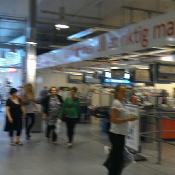 Photo taken at Ica Kvantum Malmborgs Mobilia by Christian N. on 8/23/2011-瑞典斯科讷省马尔默每阿尔宾汉森路40号 Photo taken at Ica Kvantum Malmborgs Mobilia by Christian N. on 8/23/2011